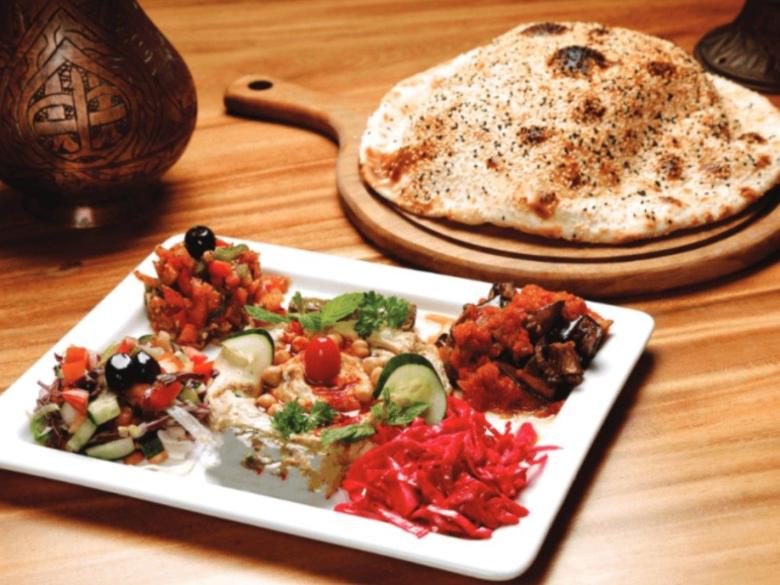 Salad Plate — Karışık Meze Tabağı